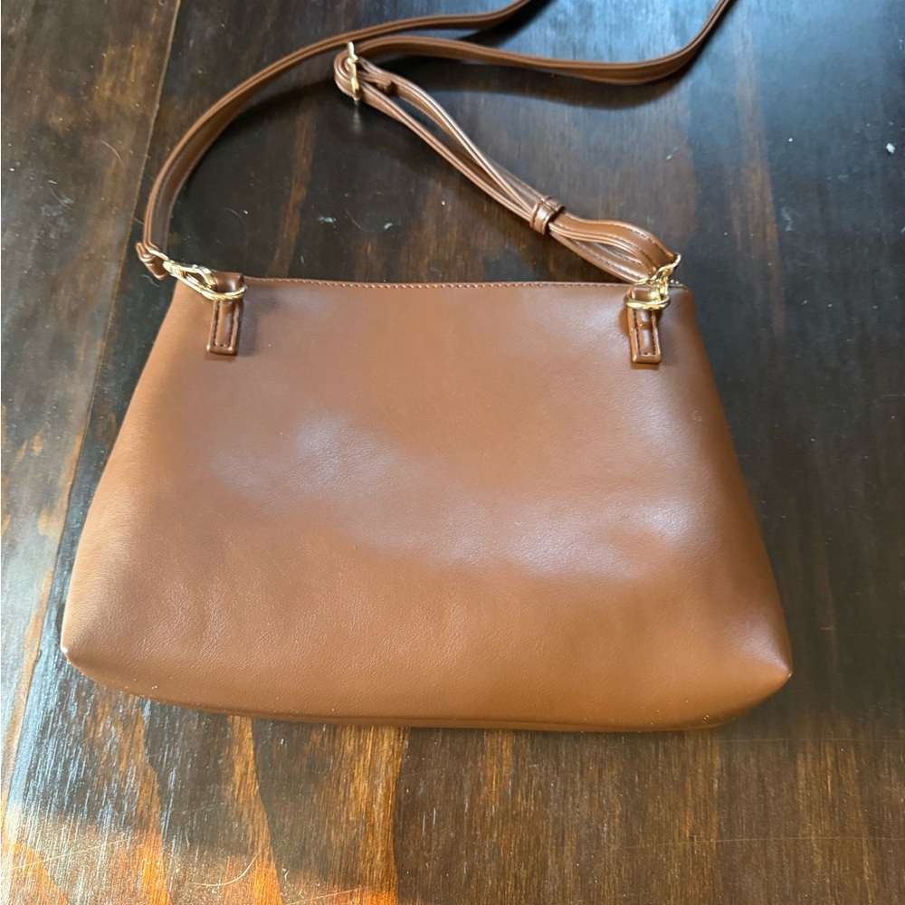 Chic Tan Leather Shoulder Bag
